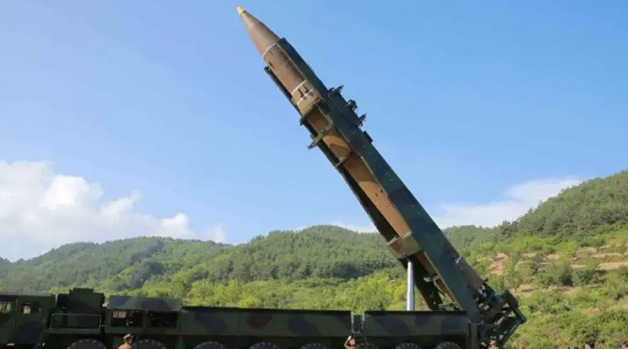 उत्तर कोरियाद्वारा १० ब्यालेस्टिक मिसाइल प्रक्षेपण